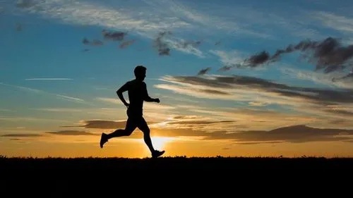 如果你堅(jiān)持跑步一年，將會(huì)發(fā)生什么？